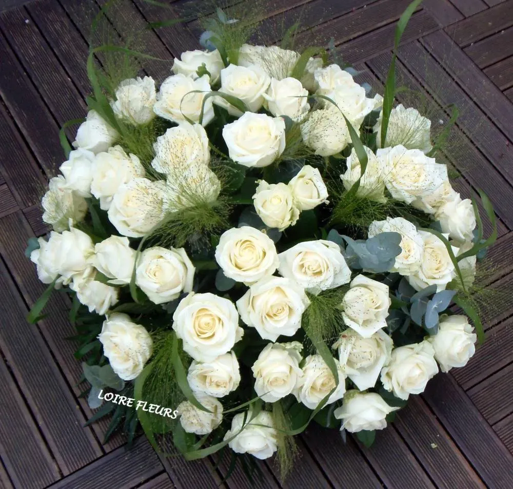Coussin rond de roses blanche